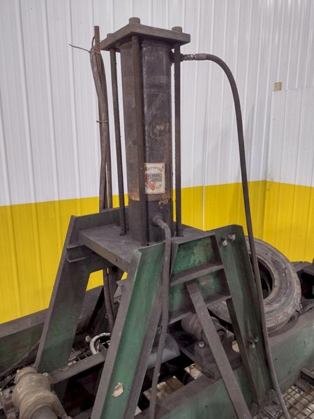 DRILCO PORTABLE HYDRAULIC PIPE STRAIGHTENER PRESS ON TRAILER: STOCK #21894
