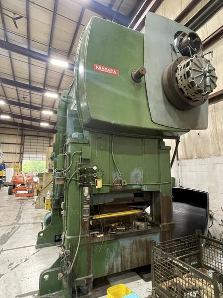 400 ton Niagara BP2-400-72-54 Used Straight Side Mechanical Metal Stamping Press For Sale, Year