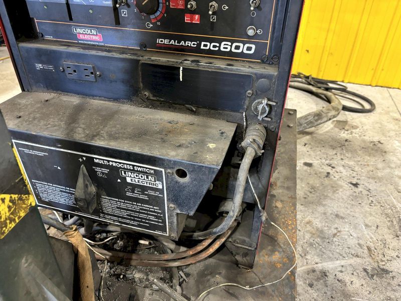 LINCOLN ELECTRIC WELDING MANIPULATOR SYSTEM: IDEALARC DC600 WELDER, NA-5 CONTROLLER, AND WELDING