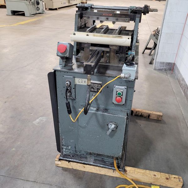 BERTOLETTE MODEL 300 "STRAIGHT-O-MATIC" ROUND PARTS STRAIGHTENER