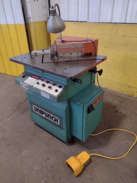 10" X 10" X 3/16 UNIPUNCH MODEL COMACA CH 260 HYDRAULIC ANGLE NOTCHER: STOCK 17381