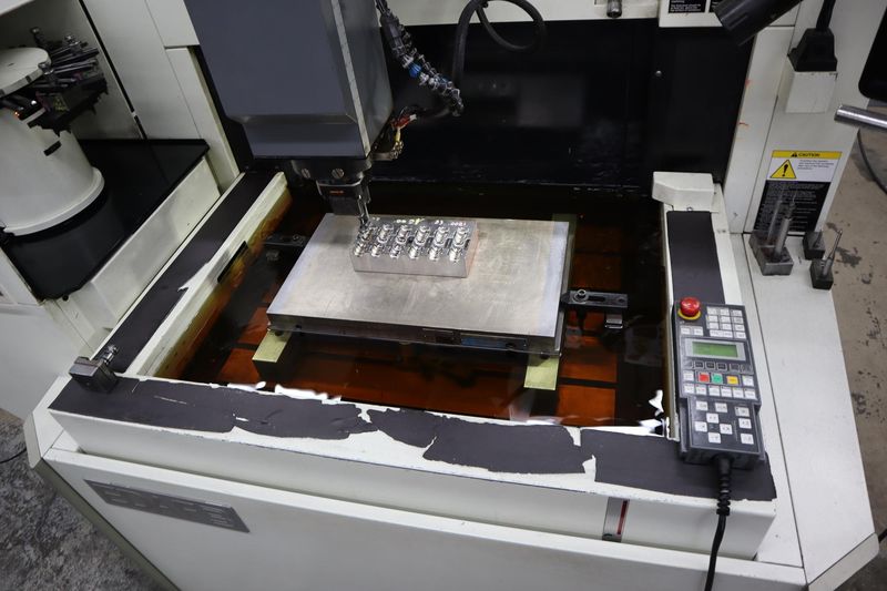 Makino EDAF3 CNC EDM Electrical Discharge Machine, Hyper i, 16ATC, C-Axis, New 2018