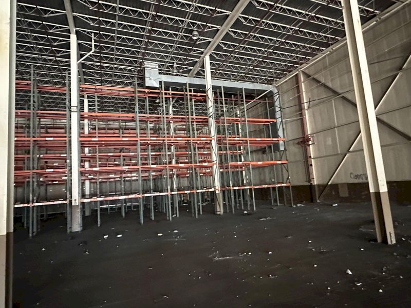 28" DEEP X 20' HIGH PALLET RACKING: CONSISTING OF 131 UPRIGHTS, 339 X 108" BEAMS, 508 X 54" BEAM
