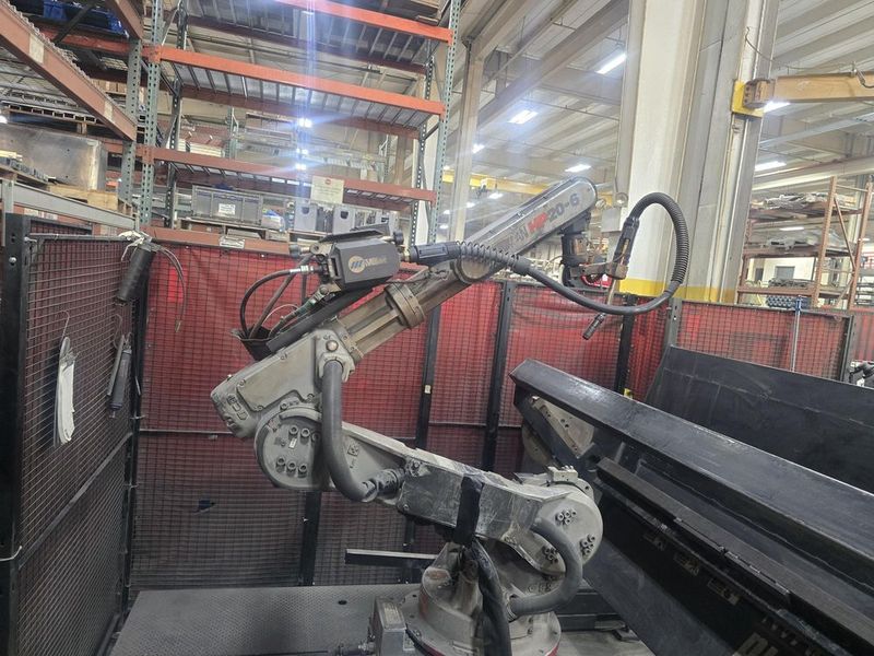 Motoman Arc World II-6000HD Robotic Weld Cell