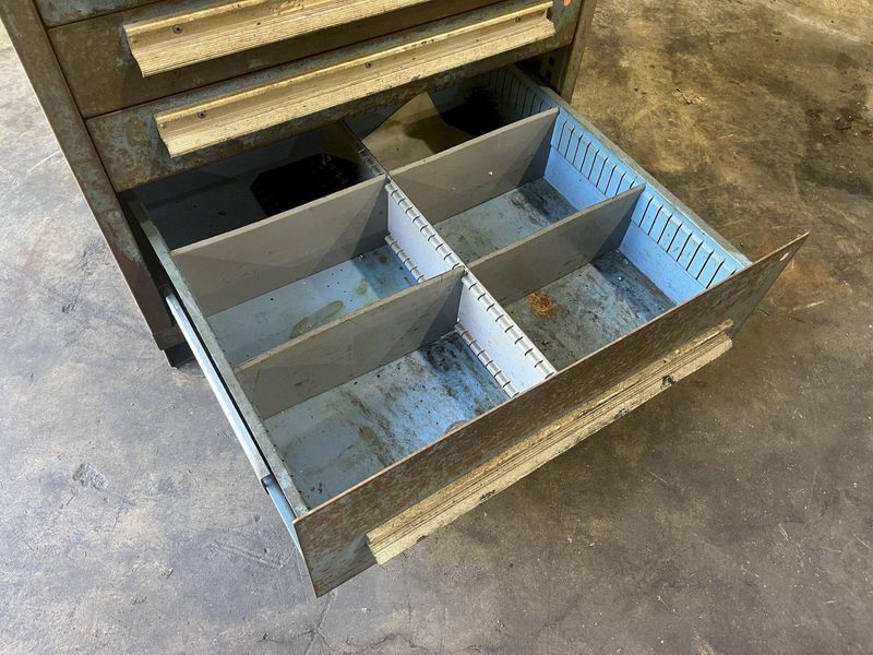 9 DRAWER LYON 28" X 30" X 45" TOOL STORAGE CABINET: STOCK #16785