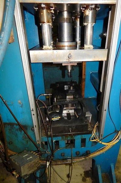 90 Ton FARGER & JOOSTEN MULTIPOWER Air/Oil Press
