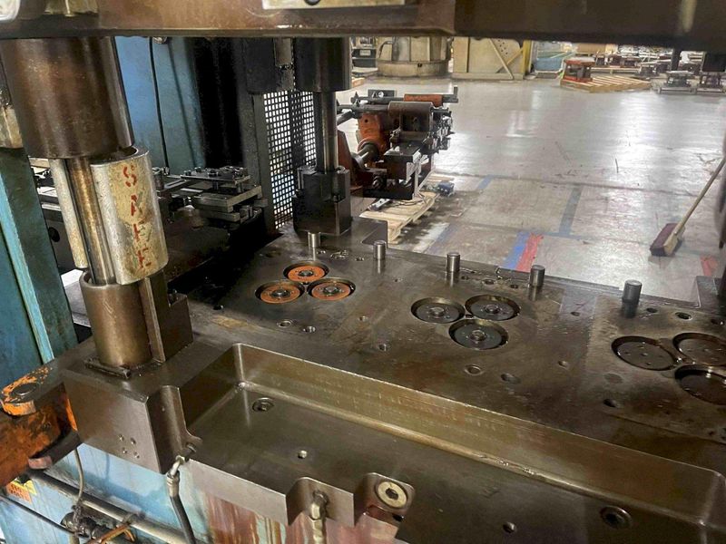 176 TON LAUFFER HYDRAULIC PRESS