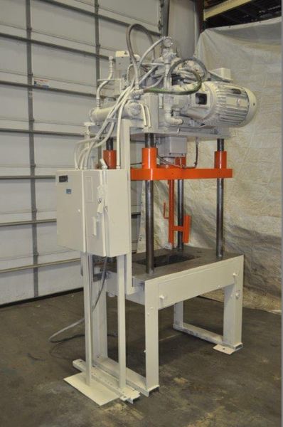 30 TON B & T 4 POST HYDRAULIC PRESS