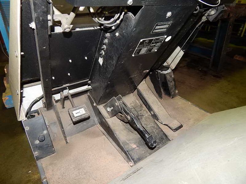 ADVANCE FLOOR SWEEPER