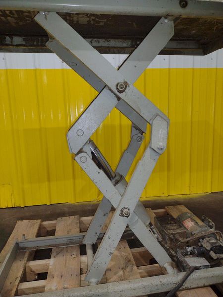 2,000 LBS X 24" X 48" AMERICAN MODEL #P36-020 HYDRAULIC SCISSOR LIFT TABLE, SINGLE PHASE 115V: S