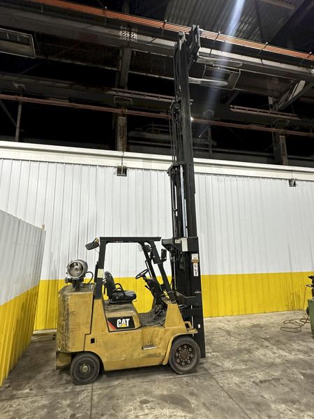 7,600 LBS CAT MODEL #FGC40K LP FORKLIFT: STOCK #23601