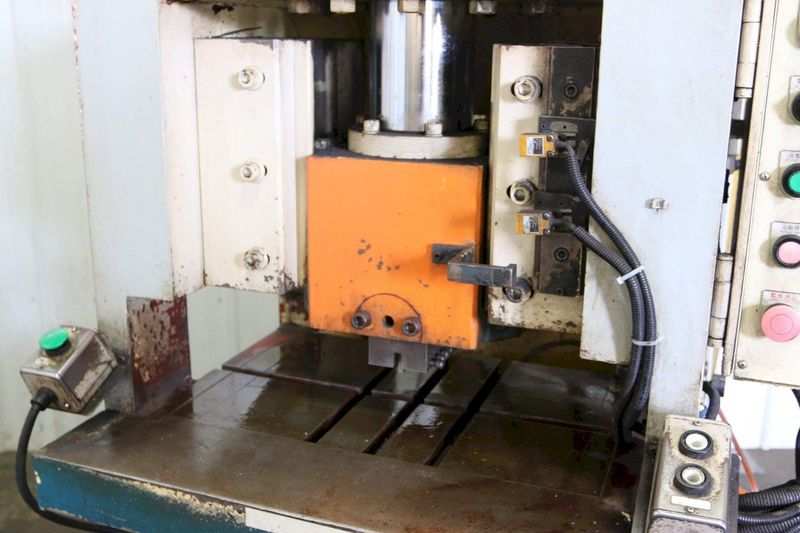 80 TON YAO SHENG MODEL TSH-TUVB-830 HYDRAULIC PRESS: STOCK 68630