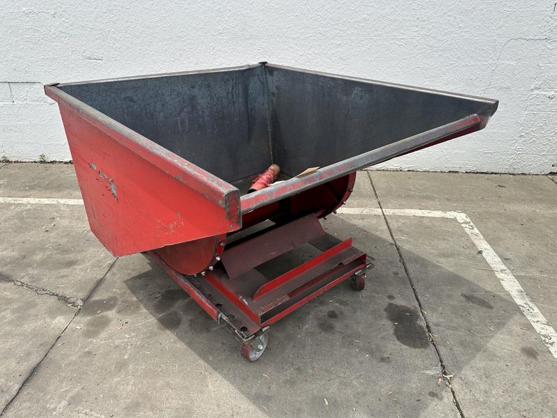 1-1/2 YARD ROURA SELF-DUMPING HOPPER:  STOCK #78225