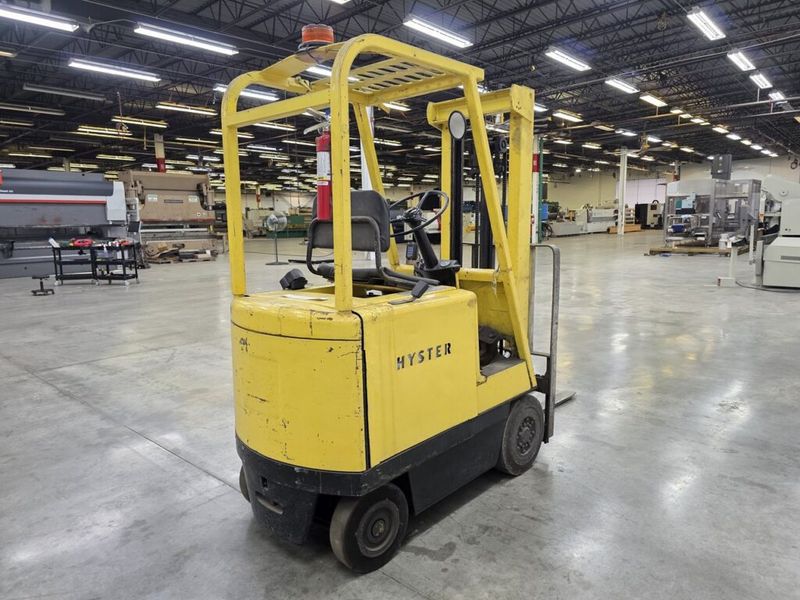 Hyster E25A 2,500 Lb Electric Forklift (Parts Machine)