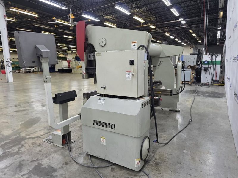 Accurpress 710010 100 Ton x 10′ 3-Axis CNC Hydraulic Press Brake