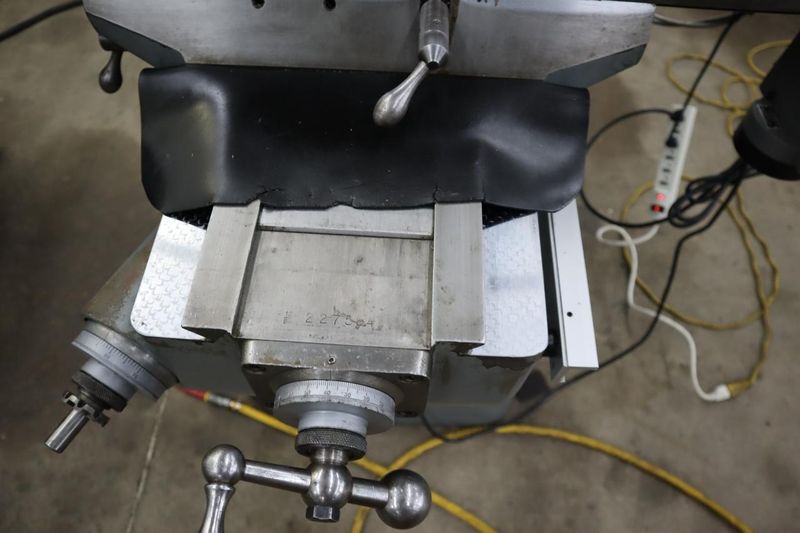 Bridgeport Series I-2HP Vertical Knee Mill, Acu-Rite 2-Axis DRO, Kurt Power Draw Bar, Mitutoyo Scale, X-Axis Power Feed, Chrome Ways