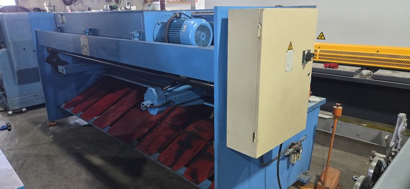 1/4" x 8' 10'OA WJM, #QC12K-6x3200, 15 HP, hyd, Estun E21S BG, Sheet lift, 2007