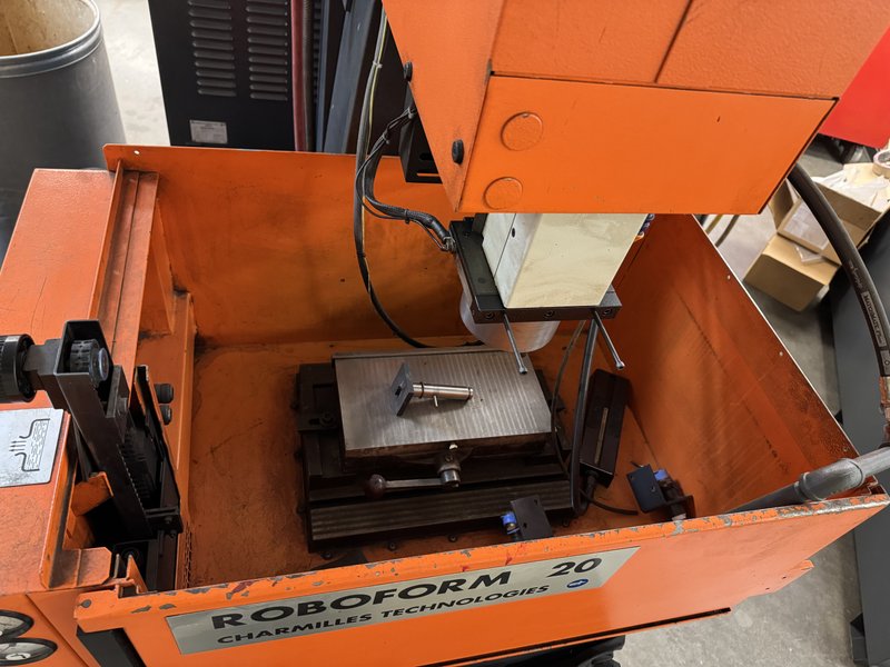 1995 CHARMILLES ROBOFORM 20 Sinker EDM,  Equipped with: Charmilles Control, 16 position ATC, System 3R Chuck, Tooling available for extra cost.