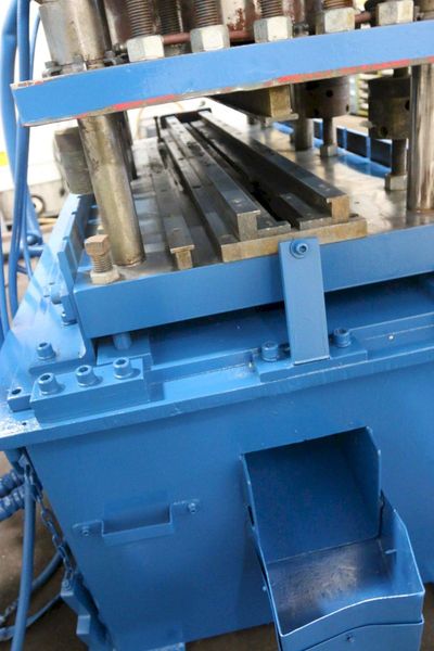 30 TON PNEUMATIC 6-POST PNEUMATIC INLINE PREPUNCH PRESS: STOCK #68646