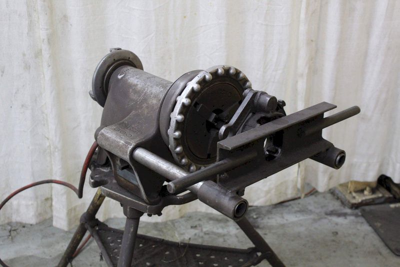 RIDGID MODEL #300 PIPE THREADER: STOCK #71909