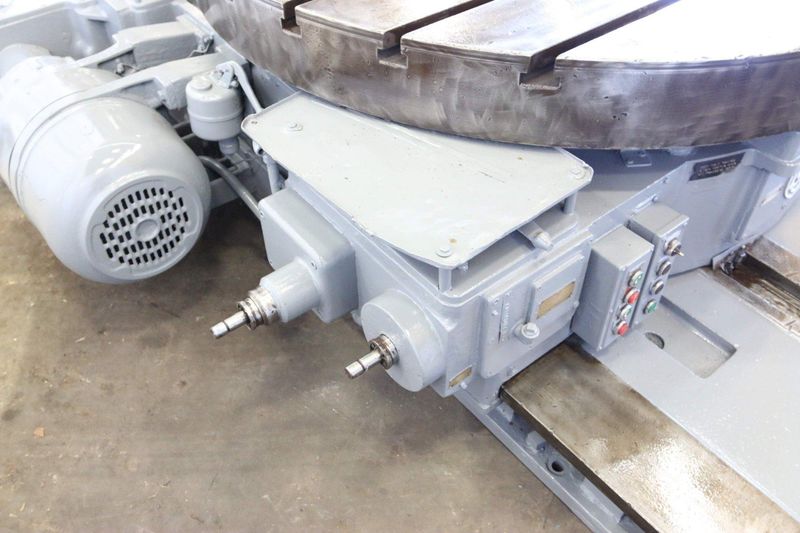 72" GIDDINGS & LEWIS TRAVELING ROTARY TABLEROTARY TABLE STOCK #72606