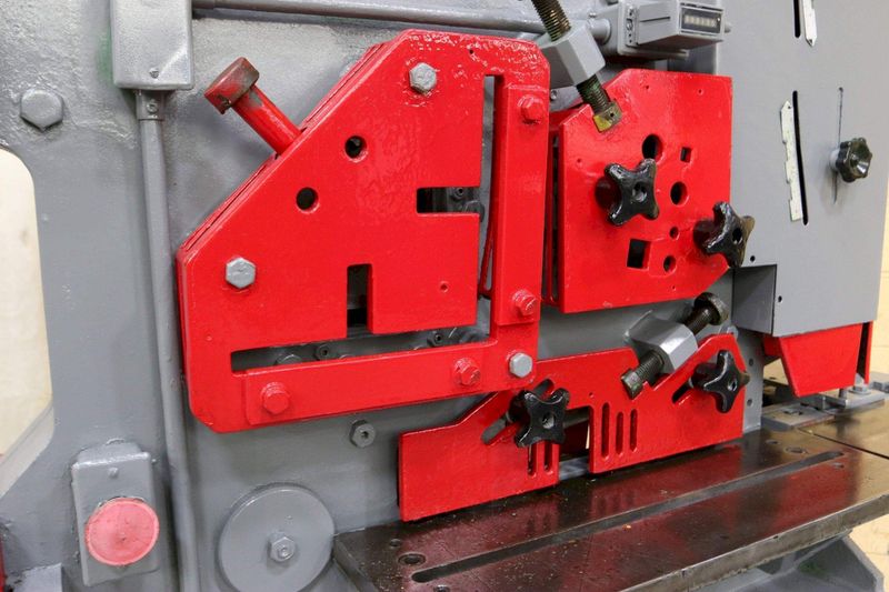 70 TON GEKA MODEL HYD-70 HYDRAULIC IRONWORKER: STOCK #70373