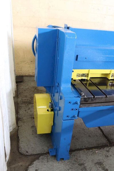 10' X 3/16" WYSONG MODEL #1010 POWER SQUARING SHEAR: STOCK #69817
