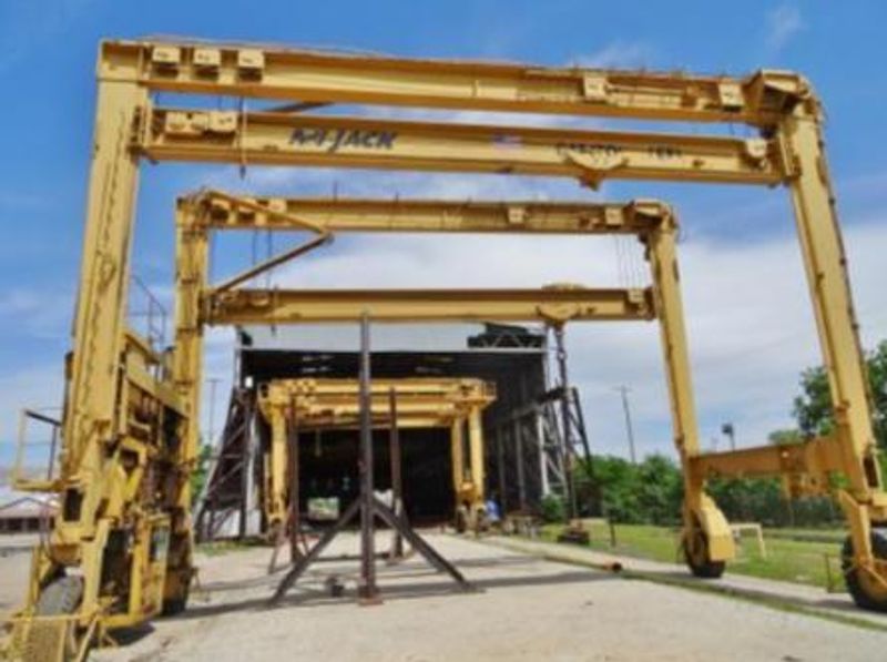 40 TON X 40' DROTT / MI-JACK POWERED MOBILE GANTRY CRANE: STOCK 64424