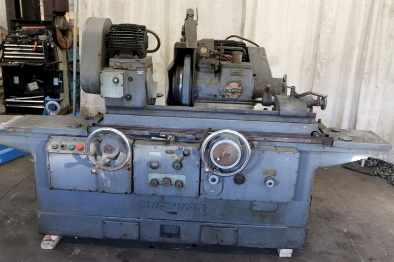 10' X 30' CINCINNATI PLAIN CYLINDRICAL GRINDER: STOCK #63576