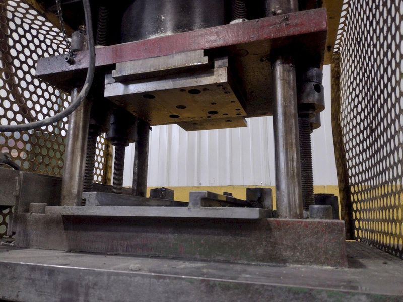 7 TON X 14" WIDE AIRAM PNEUMATIC CUTOFF PRESS: STOCK #17188