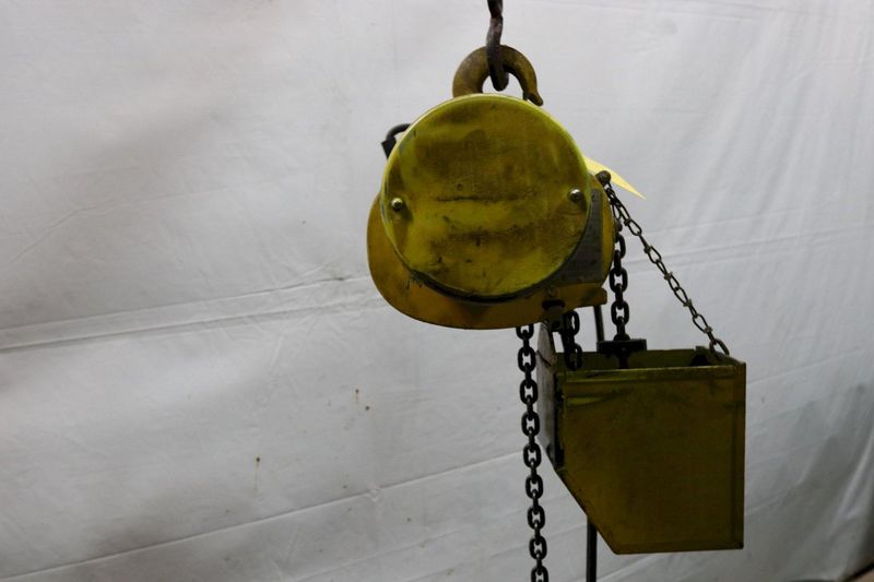 1/4 TON BUDGIT ELECTRIC POWERED CHAIN HOIST : STOCK #11990