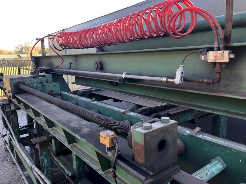 20' SUTTON POWERED INFEED & OUTFEED CONVEYORS / RACKS: STOCK #16743