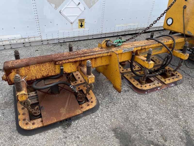 15,000 LBS X 20' UNIVAC MODEL #HG-55 VACUUM SHEET LIFTER: STOCK #13354