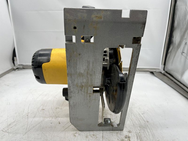 18V DEWALT DC390 CORDLESS CIRCULAR SAW  STOCK #16018