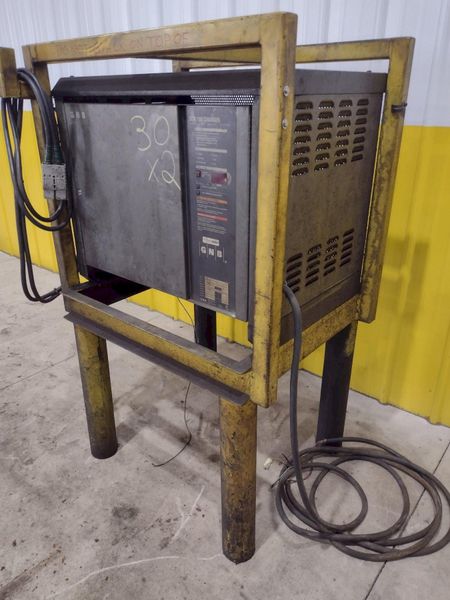 5,800 LBS HYSTER MODEL #E65XM2 36V ELECTRIC FORKLIFT & CHARGER: STOCK #21662