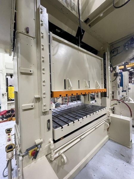 400 ton Blow SC2-400-84-48 Used Straight Side Mechanical Metal Stamping Press For Sale, Year 198