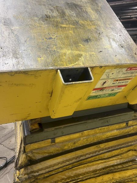 4,000 LBS X 44" X 44" PENTALIFT HYDRAULIC LIFT & TILT TABLE: STOCK #20386