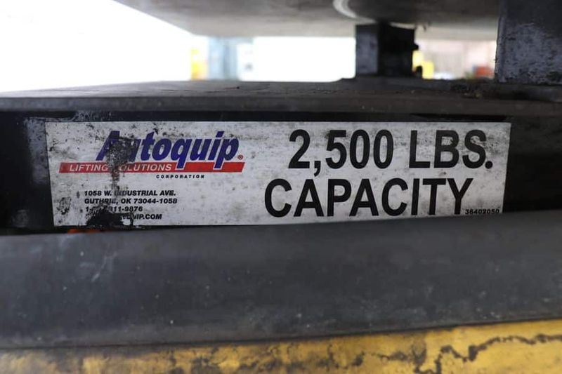Autoquip  2500 lb. Capacity Hydraulic Lift Table