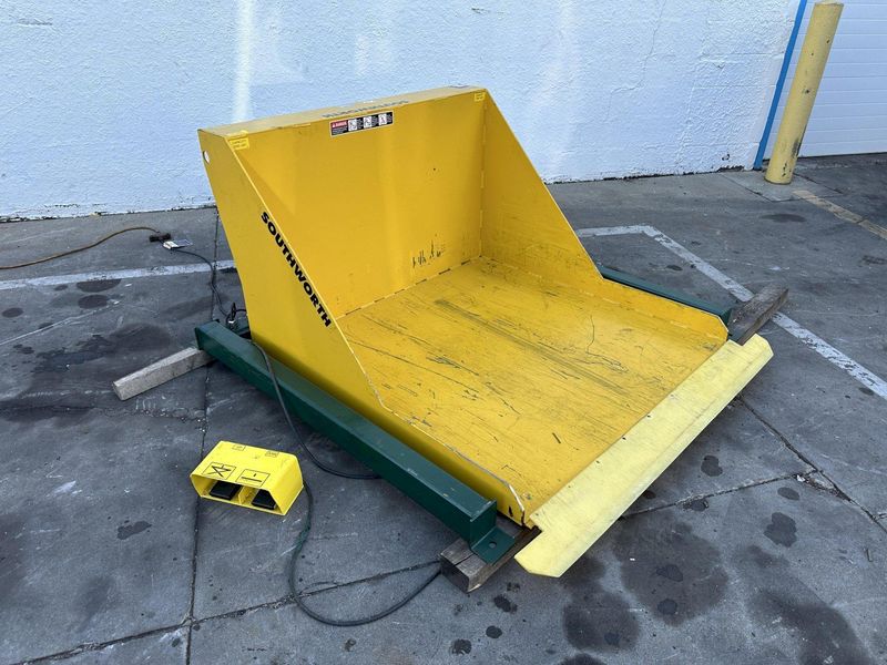 2000 LB SOUTHWORTH MODEL # ZTU2-85 CONTAINER TILTER: STOCK #78552