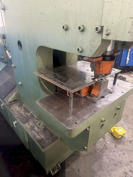 140  TON PIRANHA MODEL #PII-140  HYDRAULIC IRONWORKER: STOCK #77377