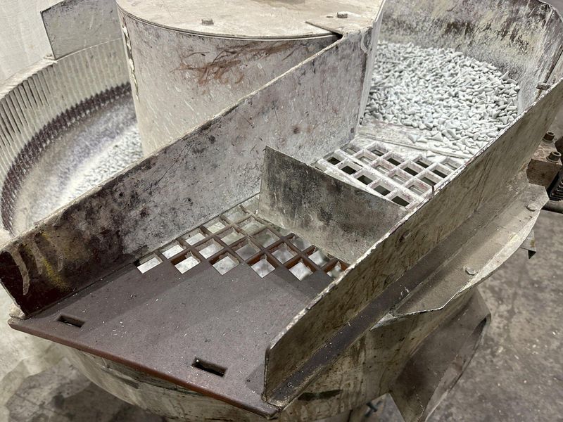 4 CUBIC FT SWECO MODEL FPD4LP, VIBRATORY PARTS FINISHER: STOCK #77372