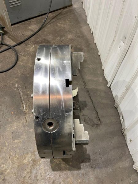 24-3/4" BISON 3 JAW CHUCK: STOCK #75198