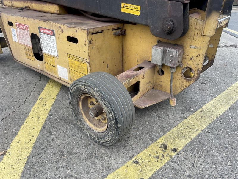 GROVE MODEL #SM3160E SCISSOR LIFT: STOCK #74952