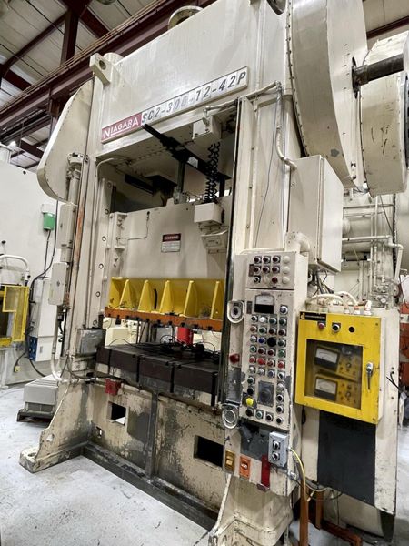 300 ton Niagara SC2-300-72-42P Used Straight Side Double Crank Mechanical Metal Stamping Press F