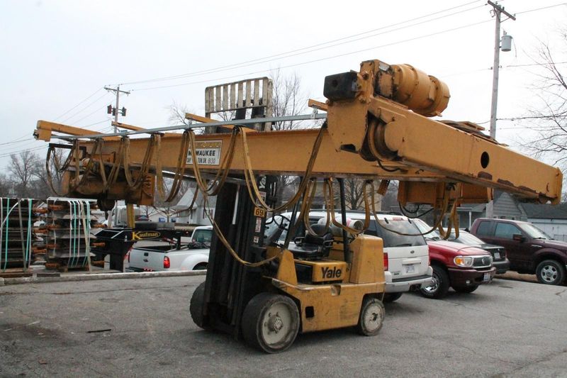 2 TON X 22' MILWAUKEE SINGLE LEG GANTRY CRANE: STOCK # 65761