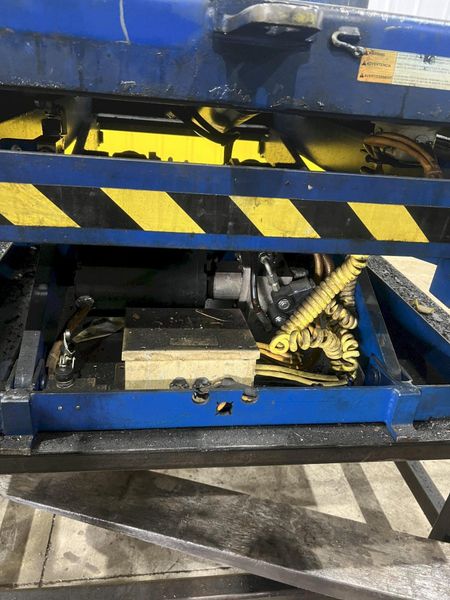 5,000 LB VESTIL MODEL #EHLTT-4848-5-47 HYDRAULIC LIFT AND TILT SCISSOR TABLE: STOCK #20544