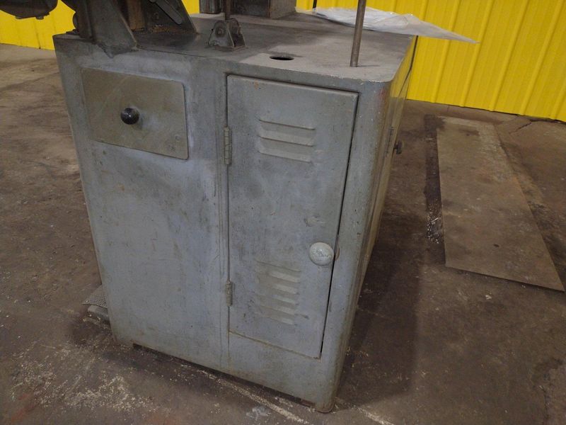 18" GROB MODEL #NS18 VERTICAL BAND SAW: STOCK #19796
