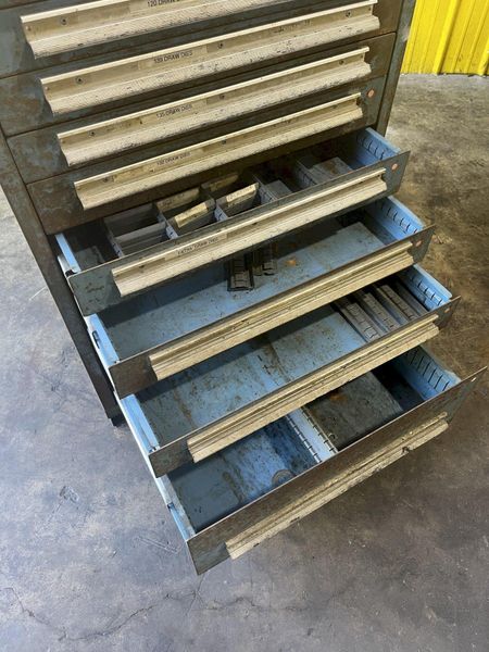 9 DRAWER LYON 28" X 30" X 45" TOOL STORAGE CABINET: STOCK #16785