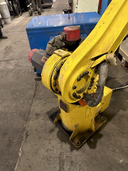 FANUC ROBOT WITH MILLER MODEL 452 WELDER: STOCK #77552