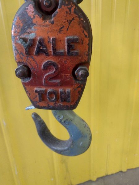 4000 LBS (2 TON) YALE ELECTRIC ROLLER CHAIN HOIST: STOCK #16538